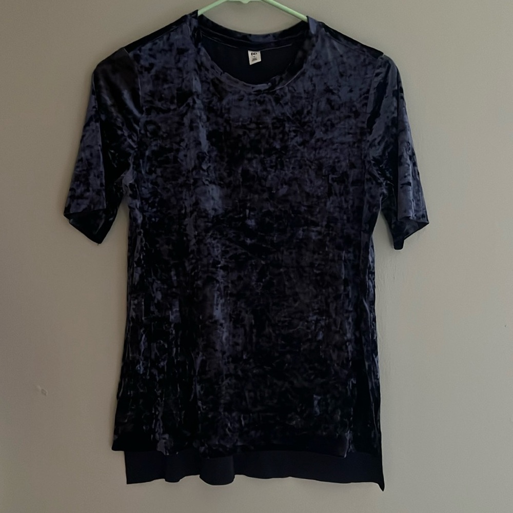 Dark blue velvety t shirt. Size small